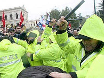 Συγκρούσεις μεταξύ Αστυνομίας και διαδηλωτών στη Γεωργία