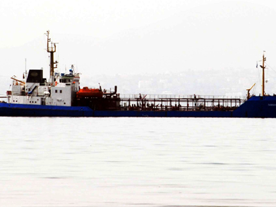 “Μπλόκο” σε πλοίο με ηλιέλαιο