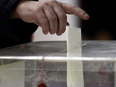 Μπροστά το ΠΑΣΟΚ, «καταλληλότερος» ο Κ. Καραμανλής