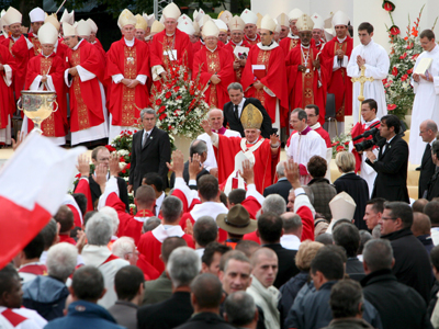 Πάπας: “Η αγάπη πάνω από όλα τα κακά”