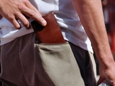 Έκλεβαν πορτοφόλια σε λαϊκές αγορές