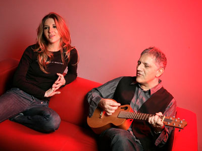 Στροφή, Νίκος Πορτοκάλογλου, Βασιλική Καρακώστα