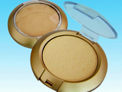 Πασίγνωστος τραγουδιστής δεν πάει πουθενά χωρίς… πούδρα!