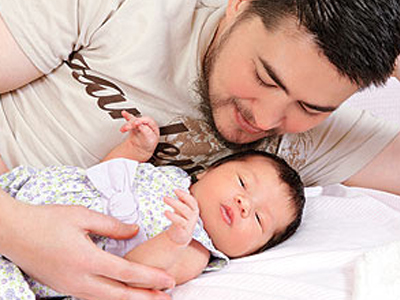 Αυτό είναι το μωρό που γεννήθηκε από τον πατέρα του