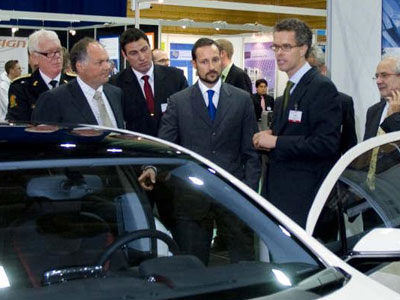 Ο Πρίγκιπας της Νορβηγίας ενημερώνεται για το Opel Ampera στο συμπόσιο ηλεκτρικών αυτοκινήτων