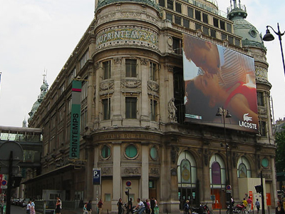 Εκρηκτικοί μηχανισμοί εξουδετερώθηκαν σε πολυκατάστημα του Παρισιού