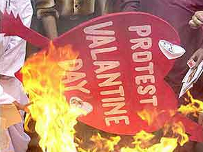 Με ξύλο απειλούνται όσοι γιορτάσουν τον Άγιο Βαλεντίνο