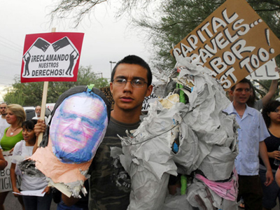 Χιλιάδες άνθρωποι διαδήλωσαν στην Αριζόνα υπέρ των μεταναστών