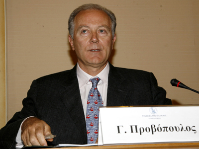 Επιφυλακτικός για τις οικονομικές εξελίξεις ο διοικητής της ΤτΕ