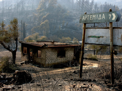 Κρύβουν «στα συρτάρια» τα κοινοτικά κονδύλια για τους πυρόπληκτους