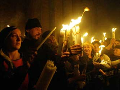 Το Μ. Σάββατο η άφιξη του Αγίου Φωτός