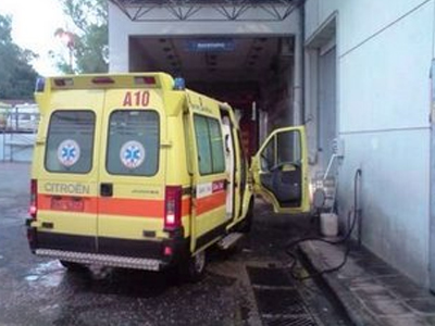 Μαχαίρωσαν και έκαψαν αλλοδαπό