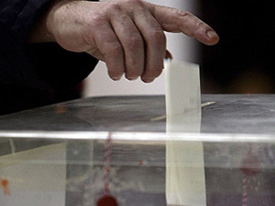 Μειωμένη εμφανίζεται η διαφορά ΝΔ-ΠΑΣΟΚ σε δημοσκόπηση