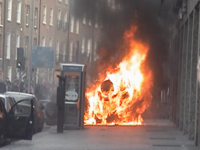 Αυτοπυρπολήθηκε έξω από τον σιδηροδρομικό σταθμό