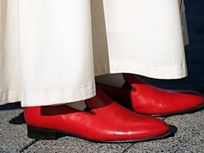 Ο Πάπας φοράει Prada;
