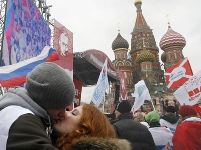 “Κόκκινο” στον έρωτα στην Κόκκινη Πλατεία