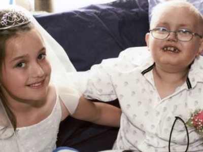 8χρονος πρόλαβε να “παντρευτεί” πριν πεθάνει