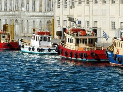 Φωτιά σε ρυμουλκό στη Θεσσαλονίκη