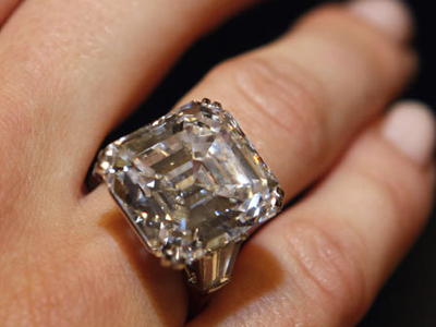 Έκλεψαν διαμάντια από κοσμηματοπωλείο στο Παρίσι