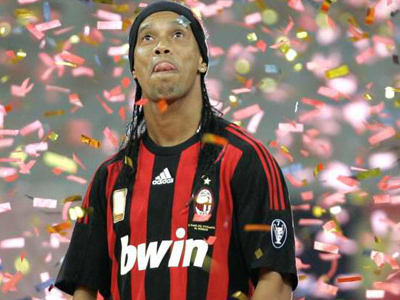 Σκέφτεται να φύγει από τη Μίλαν ο Ροναλντίνιο