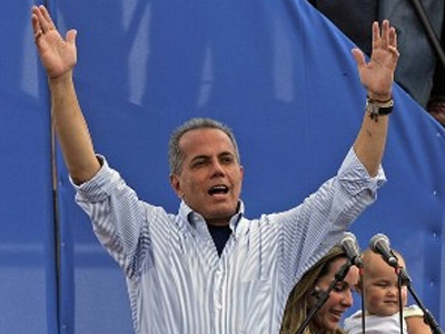 Διεθνές ένταλμα σύλληψης για τον αυτοεξόριστο Ροζάλες