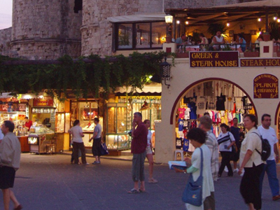 «Σφάχτηκαν» για τα… μάτια ενός πελάτη