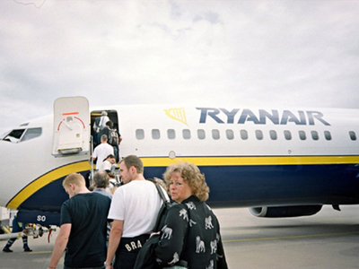 Χρέωση και στην τουαλέτα ετοιμάζει η Ryanair