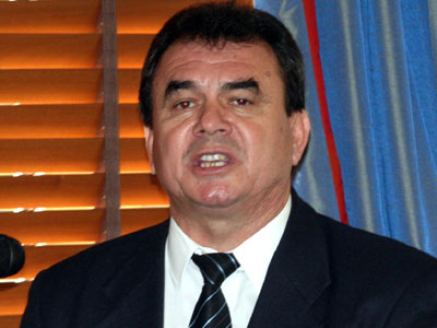 “Κάντε στη μπάντα να περάσω…”