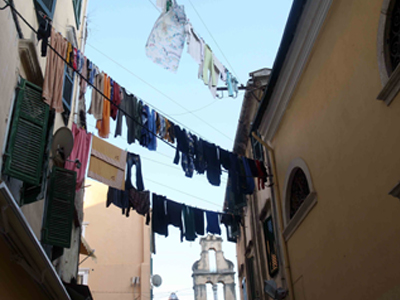 Της έκλεψαν τη μπουγάδα!