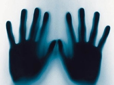 Βίαζε την 15χρονη θετή του κόρη