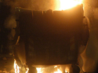 Φωτιές σε κάδους σε όλη την Αθήνα