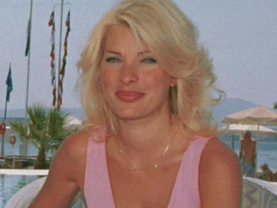 Η Ελένη Μενεγάκη κάνει… βουτιές στη Μύκονο