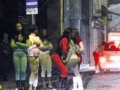 Ιερόδουλες λήστεψαν οδηγό στην Ευριπίδου