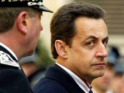 Έστειλαν μια σφαίρα στον Σαρκοζί