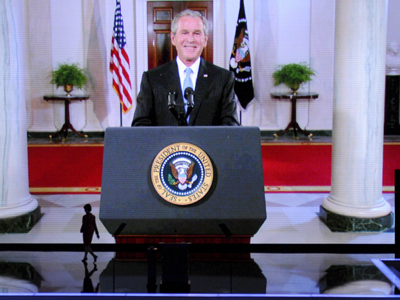 Τζορτζ Μπους: “Σπουδαίος Αμερικανός ο Μακ Κέιν”