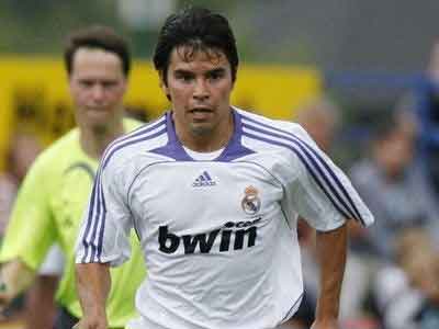 Συνεχίζει στη Benfica ο Saviola