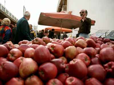 Μαϊμού αστυνομικός ”αλώνιζε” στη λαϊκή αγορά της Άρτας