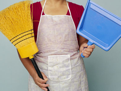 Την προσέλαβαν να τους βοηθάει και εκείνη τους… ξάφρισε