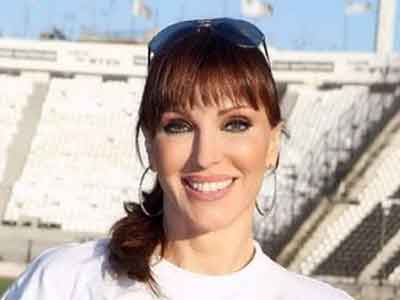 Η Χατζηβασιλείου παίζει beach volley στη Σαντορίνη