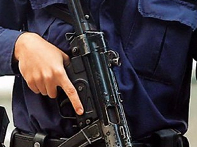 Τραυμάτισε με σουγιά ειδικό φρουρό στη Βαρβάκειο