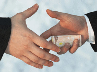 Δημόσιοι υπάλληλοι συνελήφθησαν για εκβιασμό