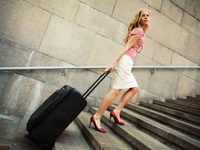 Κομψή και άνετη στις διακοπές χωρίς φορτωμένη βαλίτσα