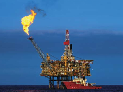 Εκκενώνεται θαλάσσια εξέδρα πετρελαίου