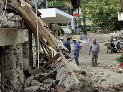 Εκκενώνονται χωριά