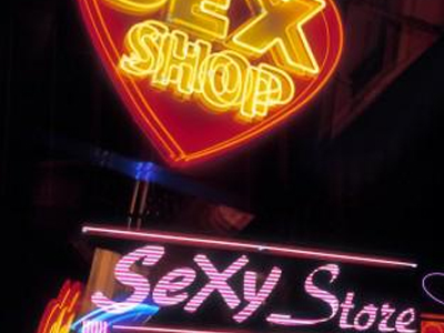 Η κρίση χτύπησε και τα sex shop