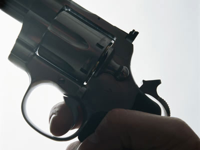 Πέφτουν οι σφαίρες σαν το χαλάζι στην Αθήνα