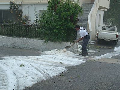 “Χιόνισε” σε χωριό του Ρεθύμνου!