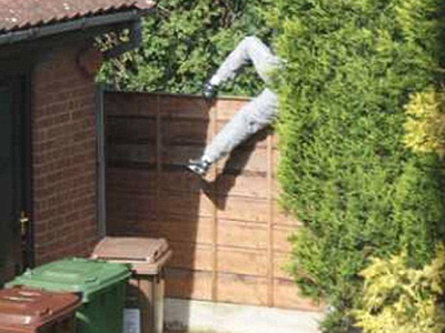 Τον ”έδωσε” η φωτογραφία των παπουτσιών του