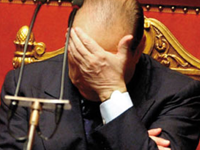 Το «φάντασμα» του ευρωψηφοδελτίου κυνηγάει τον Berlusconi