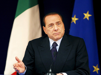 Ο Μπερλουσκόνι δεν παίρνει πίσω το ”μαύρισμα” του Ομπάμα